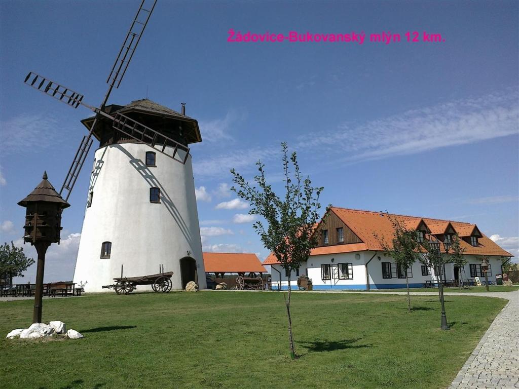 Cyklo Ubytovani A Vinny Sklep Zadovice Exterior foto
